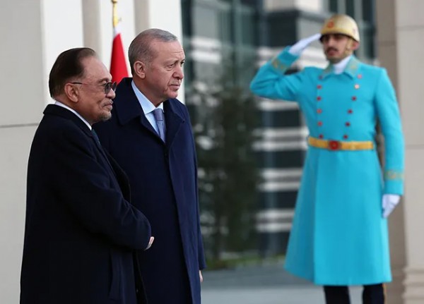 Cumhurbaşkanı Erdoğan'a övgü dolu sözler: 'Vicdanın sesi, cesur bir lider'